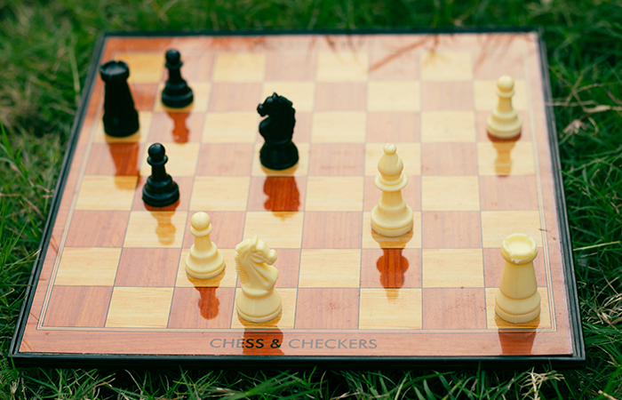 how many white and black pieces